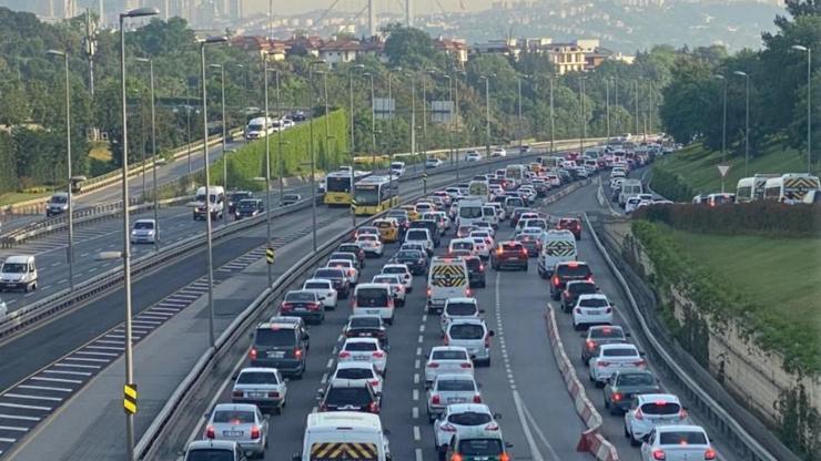 Hafta sonu sokağa çıkma kısıtlamasının ardından bu sabah İstanbul