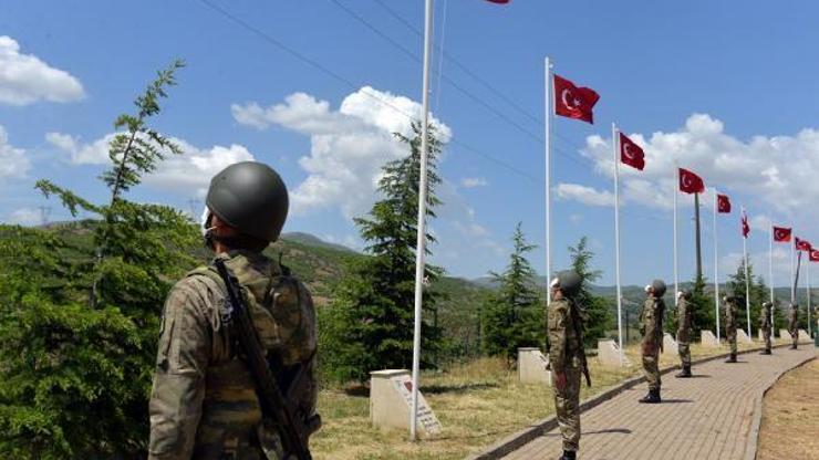 Bingölde 28 yıl önce şehit edilen 33 er anıldı