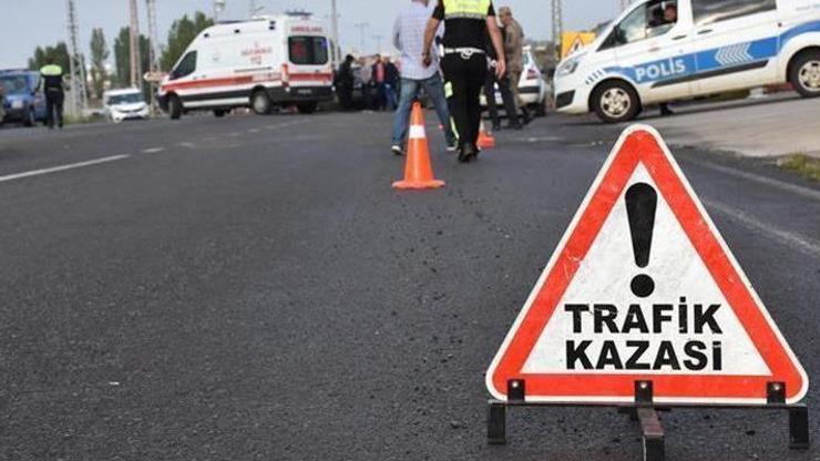 İzmirde kamyonetler çarpıştı: 1 ölü, 2 yaralı