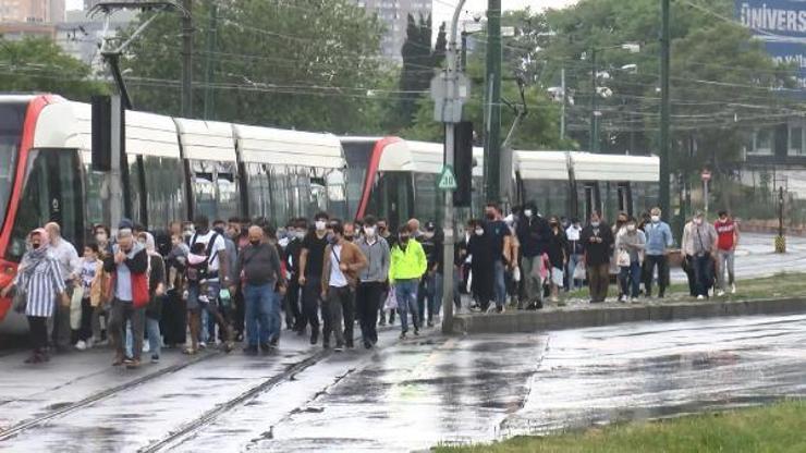 Tramvay yolunda kaza: Seferler aksadı