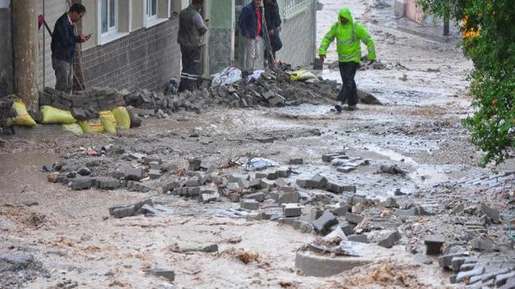 Sel felaketinin yaşandığı mahallede sağanak korkuttu