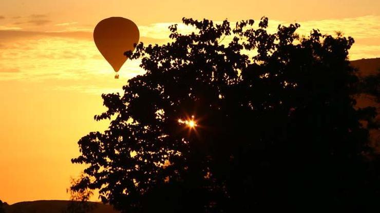 Kapadokyada sıcak hava balonlarının görsel şöleni