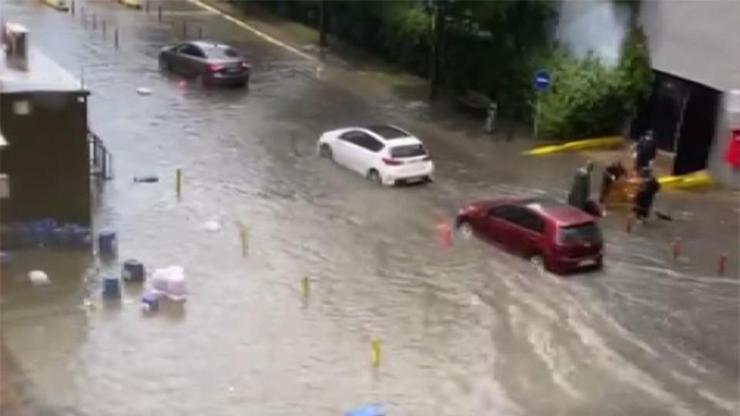İstanbulu yaz yağmuru vurdu