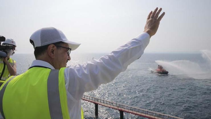 Türkiyenin ilk doğal gaz depolama gemisi Ertuğrul Gazi hizmete girdi