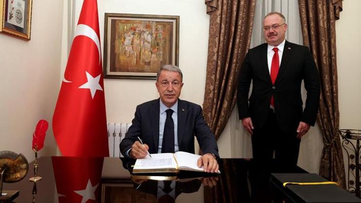 Bakan Akar, Türkiyenin Bişkek Büyükelçiliğini ziyaret etti