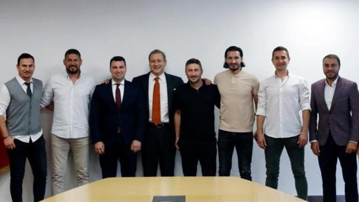 Galatasarayın eski futbolcularından Burak Elmasa ziyaret