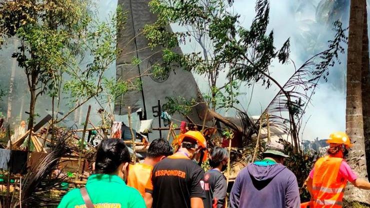 Son dakika... Filipinlerde 85 kişiyi taşıyan askeri uçak düştü