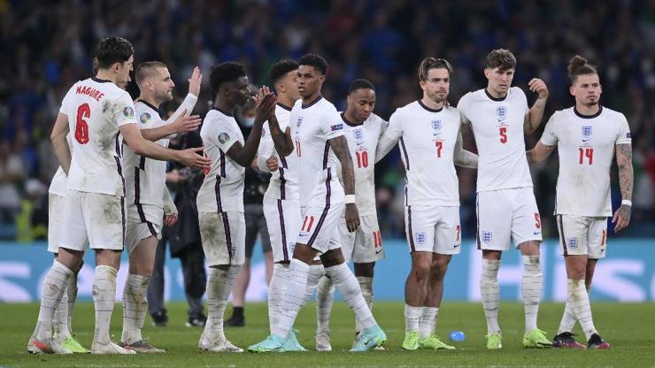 Penaltı kaçıran İngiliz oyunculara ırkçı hakaretlere dört tutuklama