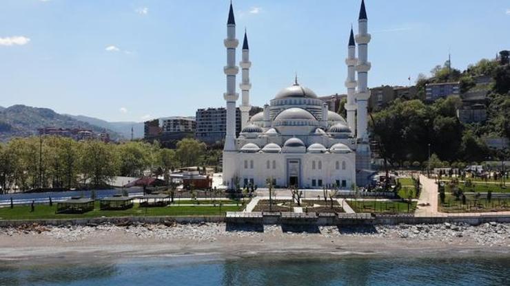 Zonguldak için bayram namazı saati 20 Temmuz 2021 Diyanet Zonguldak bayram namazı vakti Zonguldak Kurban bayramı namazı kaçta kılınıyor