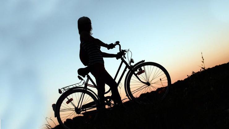 Rüyada Bisiklet Sürmek Ne Anlama Gelir Rüyada sarı Bisiklete Binmek, Bisikletten Düşmek Neye İşarettir