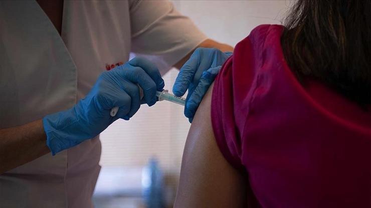 Birinci doz aşıda yüzde 65i geçen İstanbulun aşı tablosunda rengi sarıya döndü