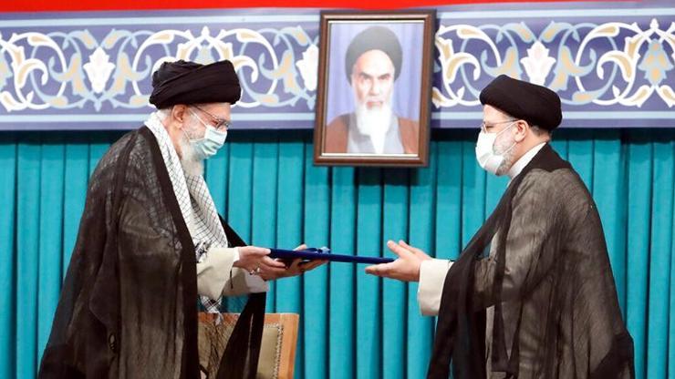 İranın yeni Cumhurbaşkanı Reisi mazbatasını aldı