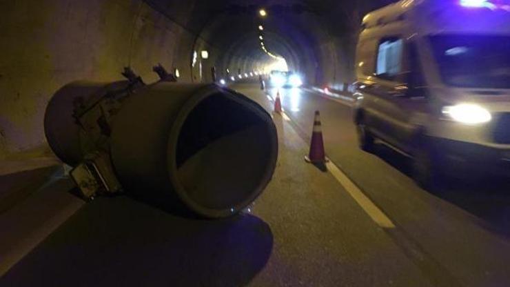 Trabzonda aşırı yüklü TIR, tünelde havalandırma fanına çarptı