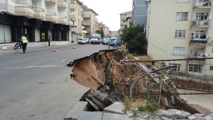 Ankarada bir inşaatın istinat duvarı çöktü