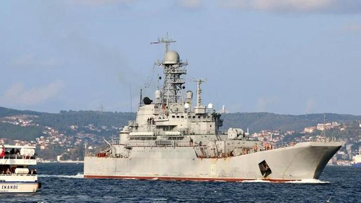 Rus Savaş gemisi İstanbul Boğazından geçti
