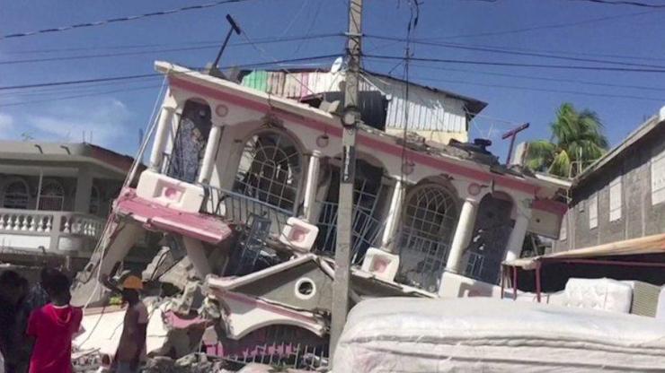 Haitiyi 7,2lik deprem vurdu... 304 kişi hayatını kaybetti 2 binden fazla yaralı var