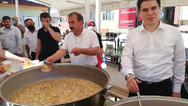 Harmancık Belediye Başkanı aşure dağıttı