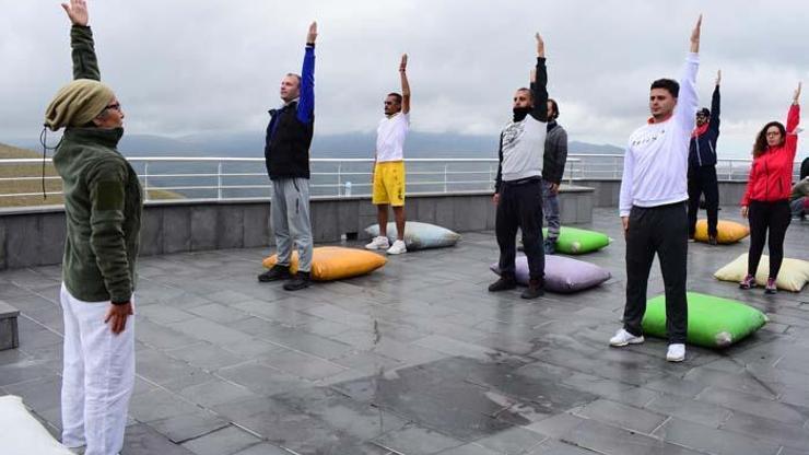 Erciyes’in 2 bin 650 rakımında yoga