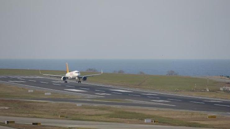 Trabzon Havalimanı 3 saat sonra uçuşa açıldı