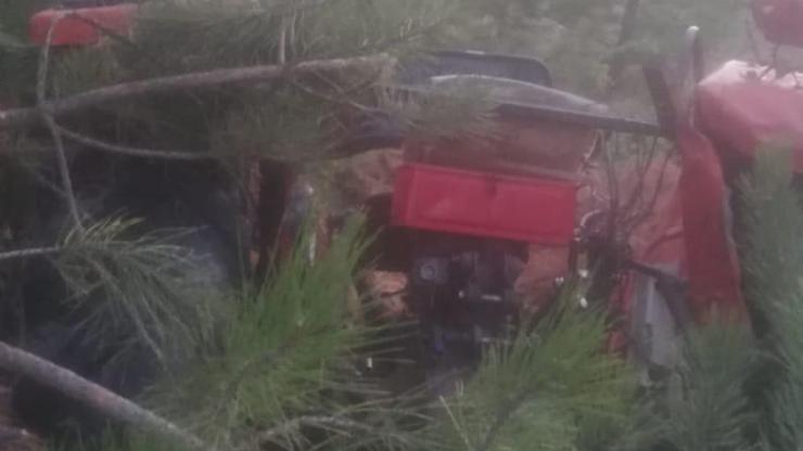 Ağaçlara çarpan traktör 2ye ayrıldı: 1 ölü