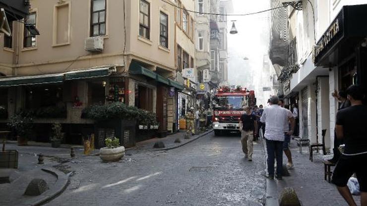 Beyoğlunda dar sokaklar ve uygunsuz parklar nedeniyle yangına gecikmeli müdahale