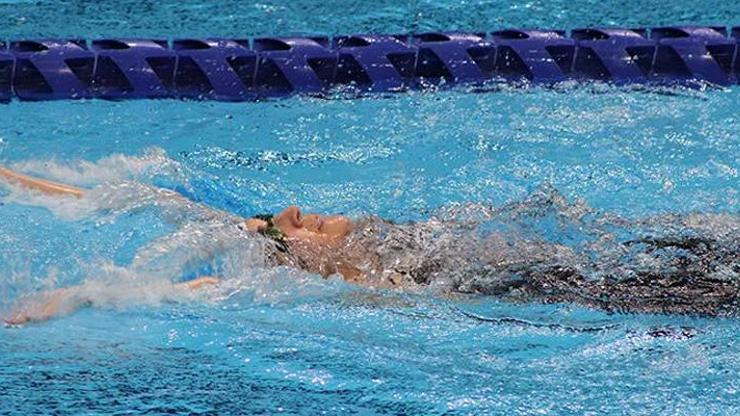 Milli yüzücü Elif İldem 21 yıllık rekoru kırdı