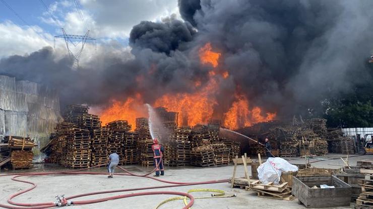 SON DAKİKA: Sakaryada fabrika yangını