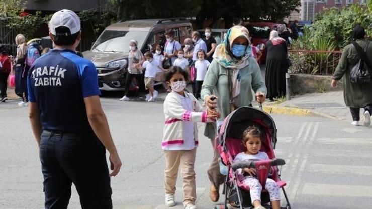 Okula giden öğrencilere trafikte zabıta desteği
