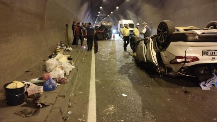 Orduda tünelde otomobil traktöre çarptı: 2 yaralı