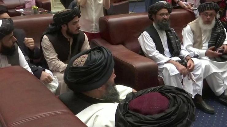 Obamanın serbest bıraktığı 5 Taliban üyesine üst düzey görev