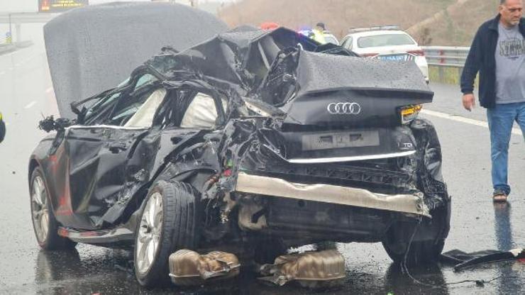 Yağmurla kayganlaşan yolda otomobil, TIRa çarptı: 1 ölü