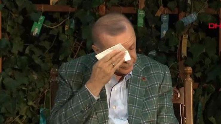 Son dakika... Kahramanmaraşta gençlerle buluştu Cumhurbaşkanı Erdoğanı duygulandıran şiir