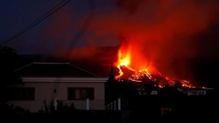 Kanarya Adalarında faaliyete geçen yanardağ nedeniyle 5 bin kişi tahliye ediliyor