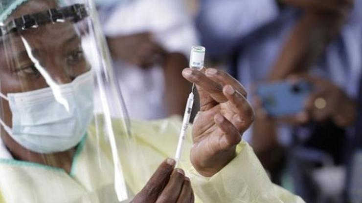Afrika Birliği: İngiltere, Afrikaya gönderdiği aşıları olanları aşılı saymıyor