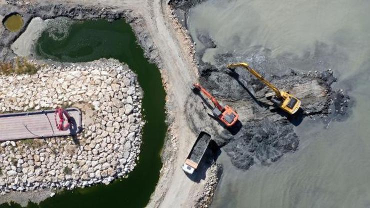 Van Gölünden 14 bin ton dip çamuru çıkarıldı
