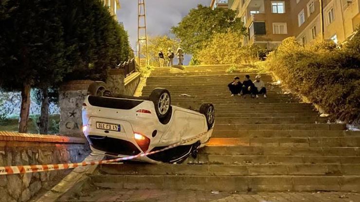 Navigasyon faciaya neden oluyordu: İstanbul Ümraniyede merdivenli sokağa giren araç takla attı