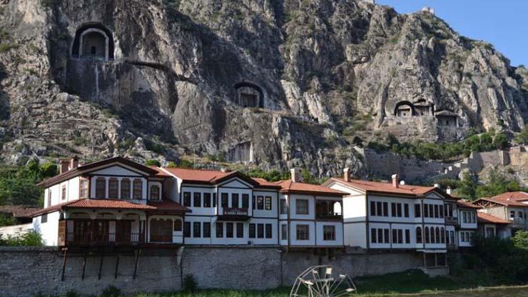 Yeşilırmak nehriyle hayat bulan Amasya