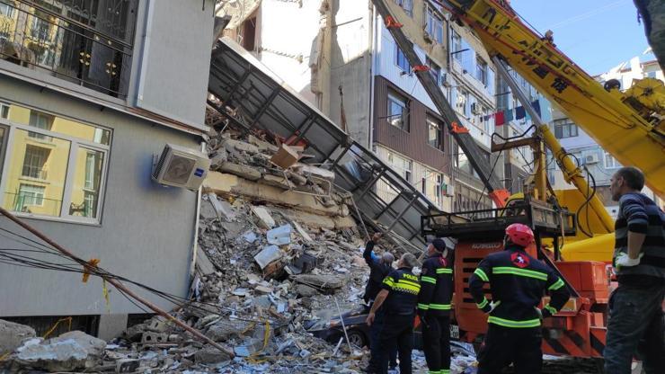 Gürcistanda 7 katlı bina çöktü