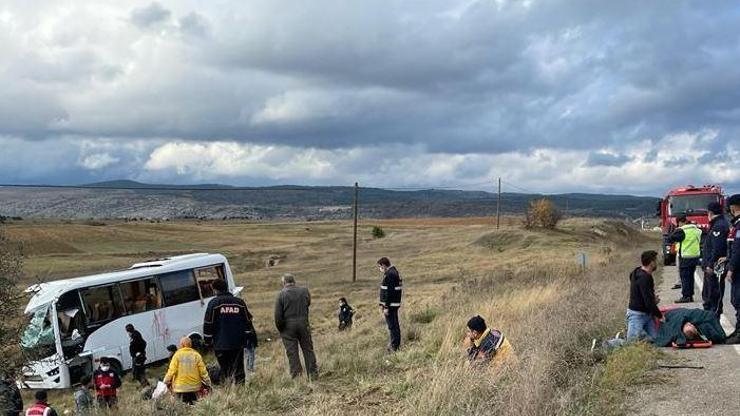 Polis servisi devrildi: 12 yaralı