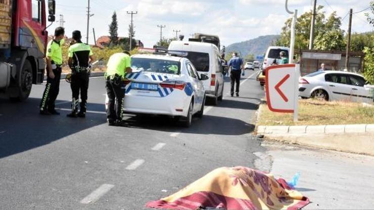 Otomobilin çarptığı elektrikli bisikletin sürücüsü öldü