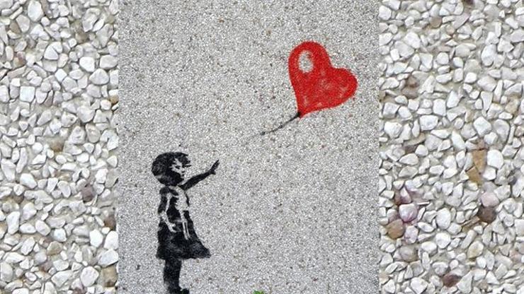 İngiliz sokak sanatçısı Banksynin parçalanan eseri 18,5 milyon sterline satıldı