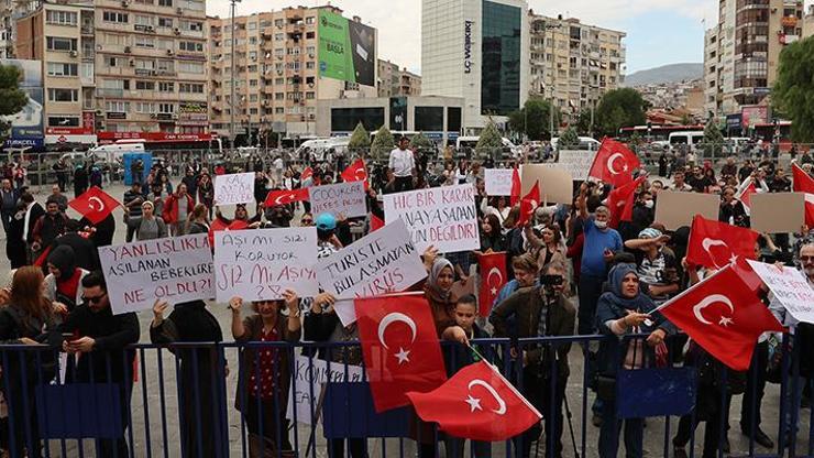 Aşı karşıtları, İzmirde miting düzenledi