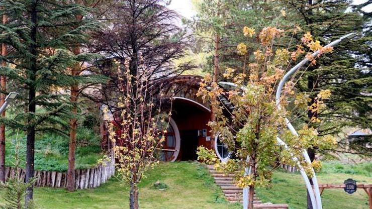 Sivasta Hobbit Evlerinin de bulunduğu mesire alanında sonbahar güzelliği