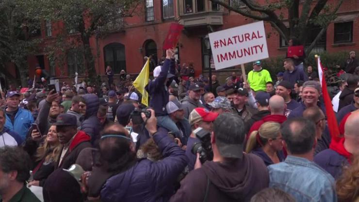 New Yorkta aşı karşıtı protesto