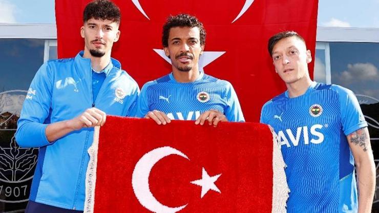 Fenerbahçenin kaptanlarından 29 Ekim kutlaması