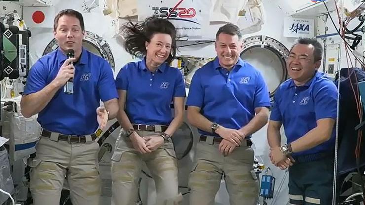Astronotlar, 20 saatlik uçuş sırasında tuvaleti kullanmadan Dünya’ya dönecek