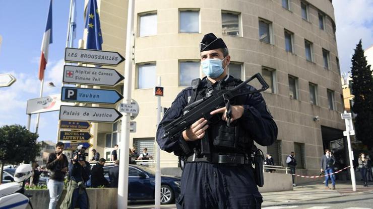 Son dakika... Fransanın Cannes kentinde polise bıçaklı saldırı