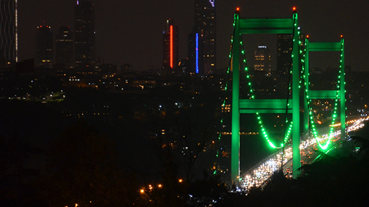FSM Köprüsü organ bağışına dikkati çekmek için ışıklandırıldı