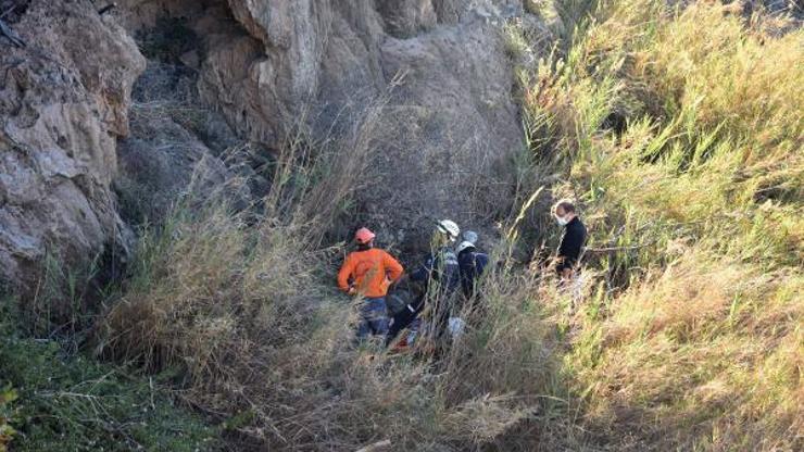 Kayalıktan düşen Nilifere üşümemesi için montunu verdi, kurtarılmasına da yardım etti