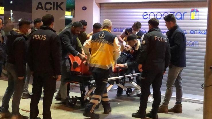 İzmirde iki grup arasında bıçaklı kavga: 1i ağır 2 yaralı